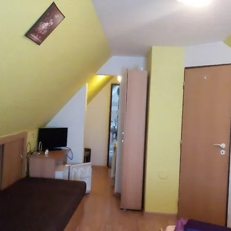 Mima V Kováčovej 3*